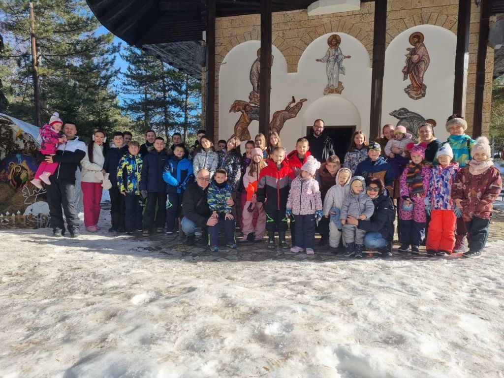 Поклоници из Бијељине у Цркви на Дивчибарама